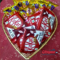 Bestie Kitkat Golden basket with premium cloth wrapping